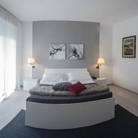 ホテル Roero Park Sommariva Perno