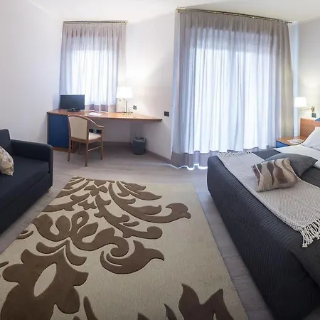 فندق Roero Park 4*