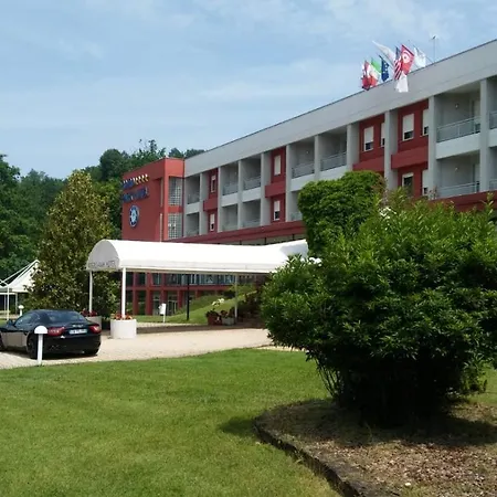 Roero Park فندق 4*