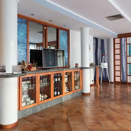 فندق Roero Park 4*